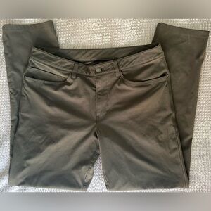 EUC⚡️Lululemon Men’s ABC Pants Slim 33”x30.5” Olive Green Stretch Tech 🔥